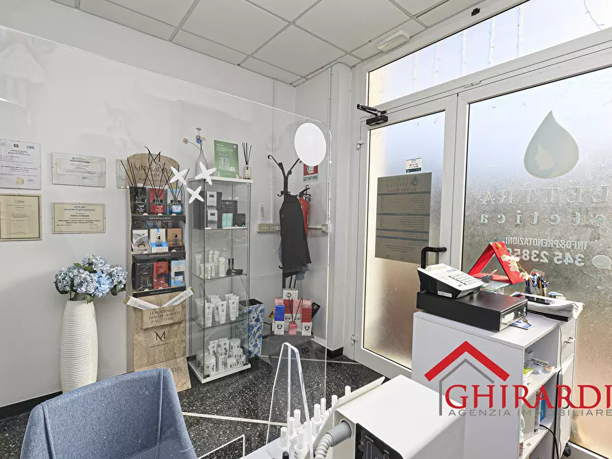 Immagine 6 di Attività commerciale in vendita  in VIA G. CALDESI 43R a Genova
