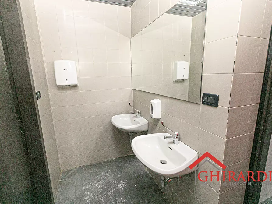 Immagine 23 di Ufficio in affitto  in VIA DE MARINI 1 a Genova