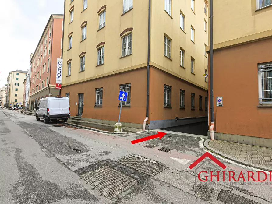Immagine 7 di Garage in vendita  in Via Bombrini a Genova