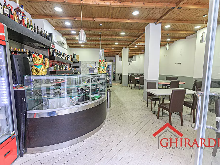 Immagine 2 di Locale commerciale in vendita  in VIA SALUCCI 13-15R a Genova