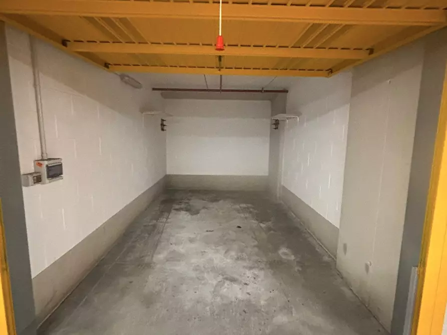Immagine 15 di Garage in vendita  in Via Emanuele Ferro a Genova