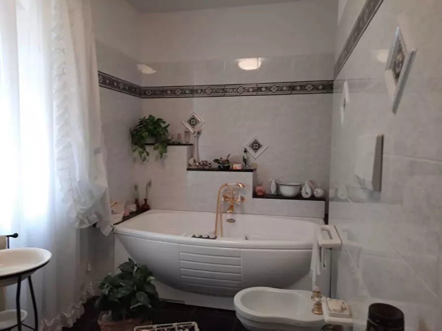 Immagine 15 di Villa in vendita  in via della prugnoliccia a Livorno