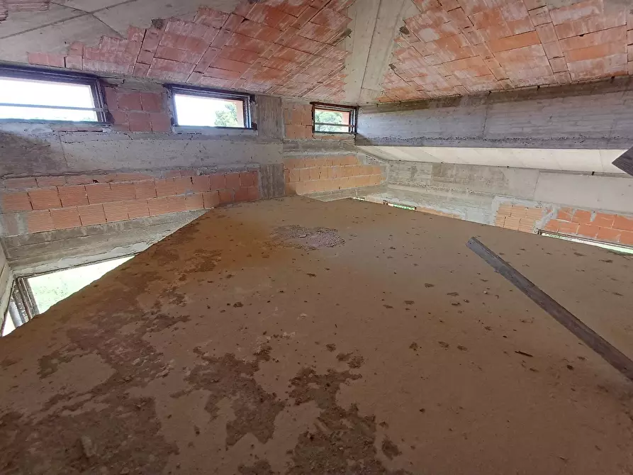 Immagine 12 di Villa in vendita  a Livorno