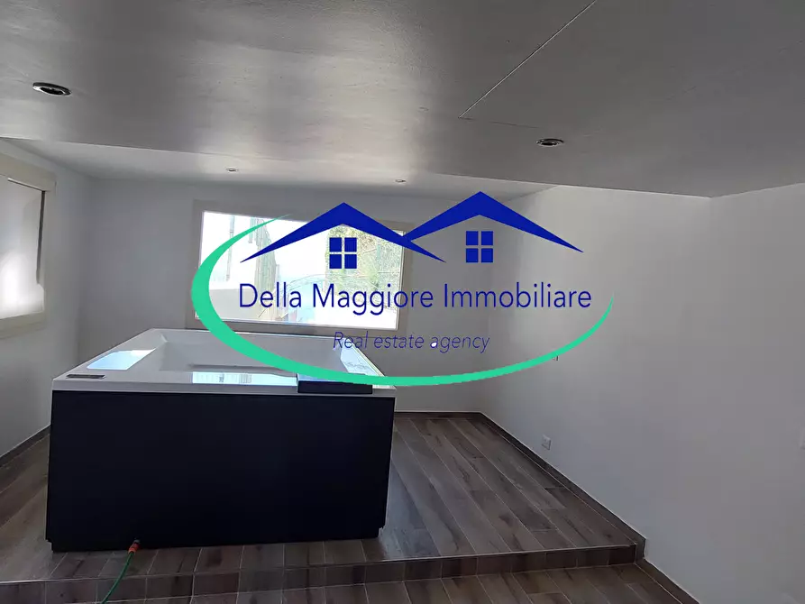 Immagine 31 di Villa in vendita  a Livorno