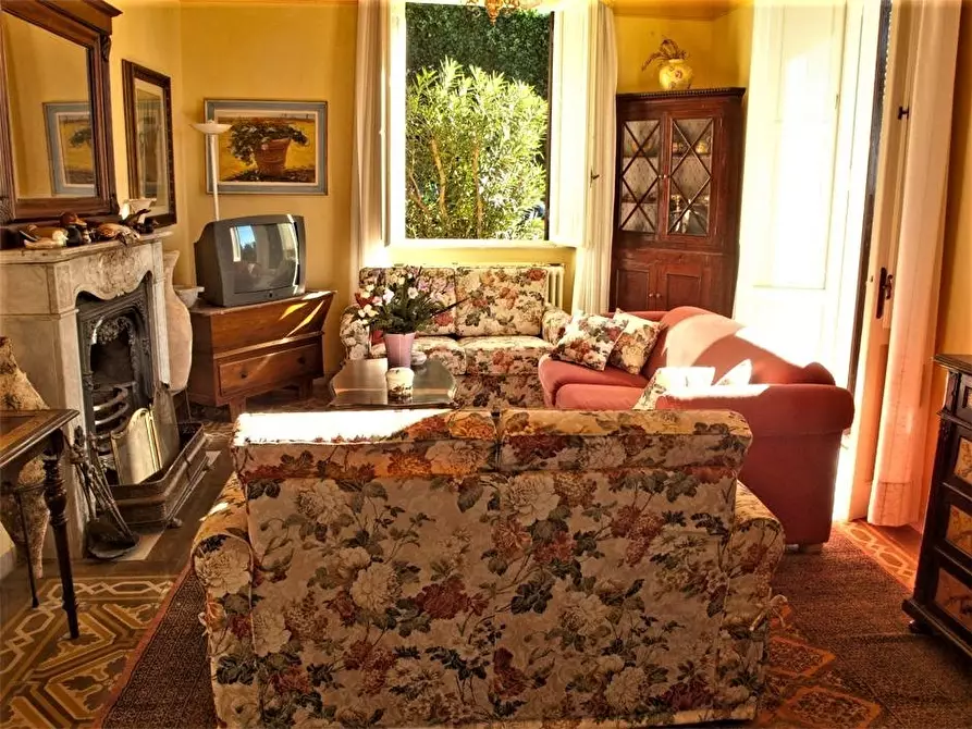 Immagine 9 di Villa in vendita  a Livorno