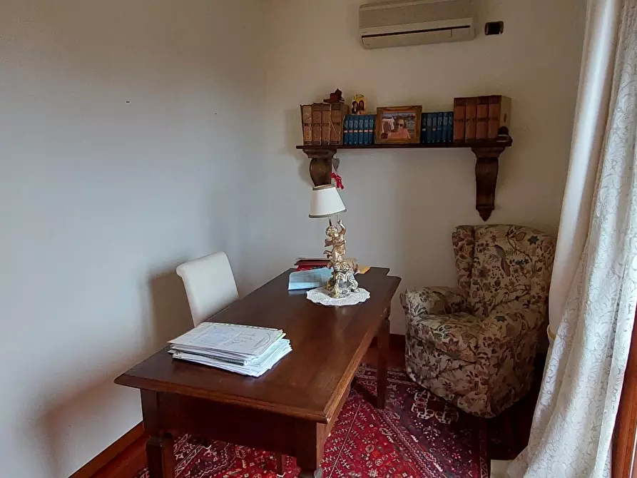 Immagine 32 di Villa in vendita  a Livorno