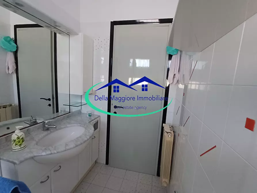 Immagine 19 di Pentalocale in vendita  in via montebello a Livorno