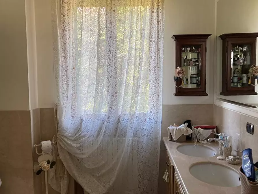 Immagine 15 di Villa in vendita  a Livorno