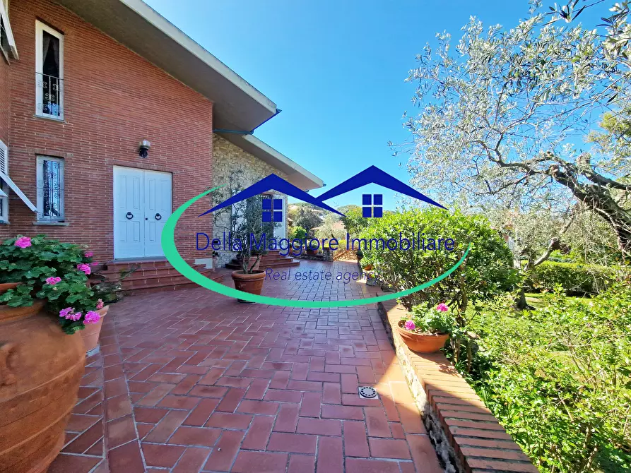 Immagine 2 di Villa in vendita  a Livorno