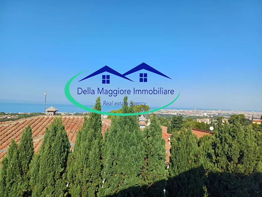 Immagine 1 di Casa bifamiliare in vendita  a Livorno