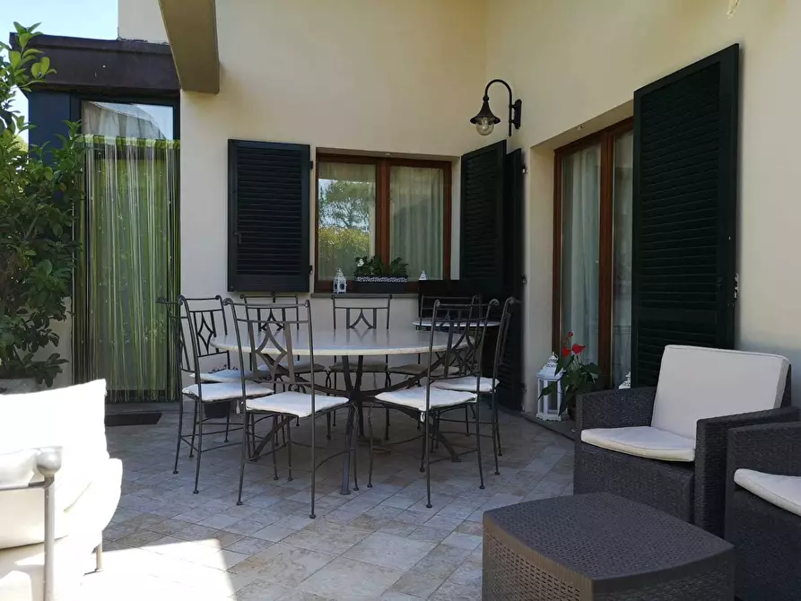 Immagine 27 di Villa in vendita  a Livorno