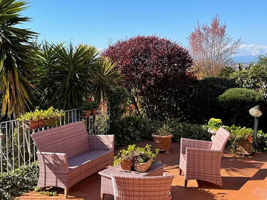 Immagine 4 di Villa in vendita  a Livorno