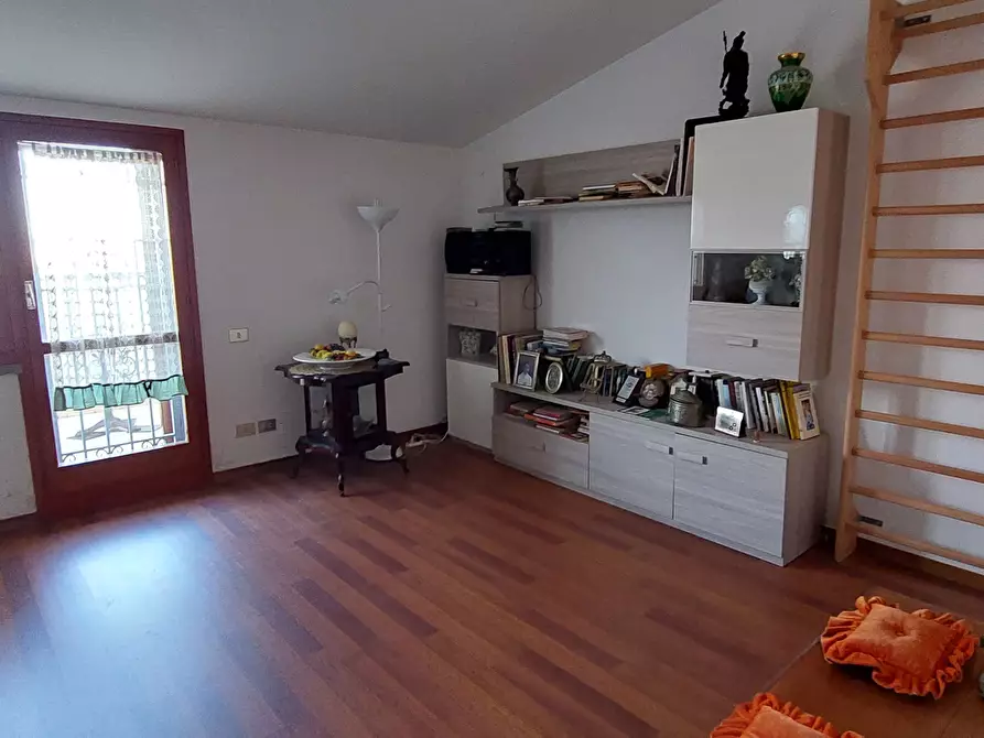 Immagine 24 di Villa in vendita  a Livorno