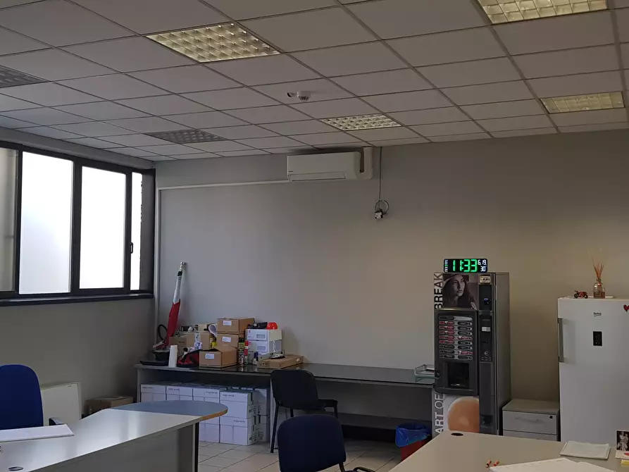 Immagine 11 di Attività artigianale in vendita  a Fidenza