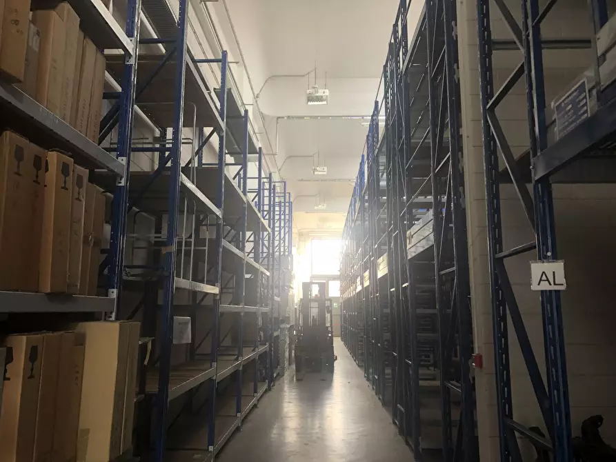 Immagine 11 di Attività artigianale in vendita  a Parma