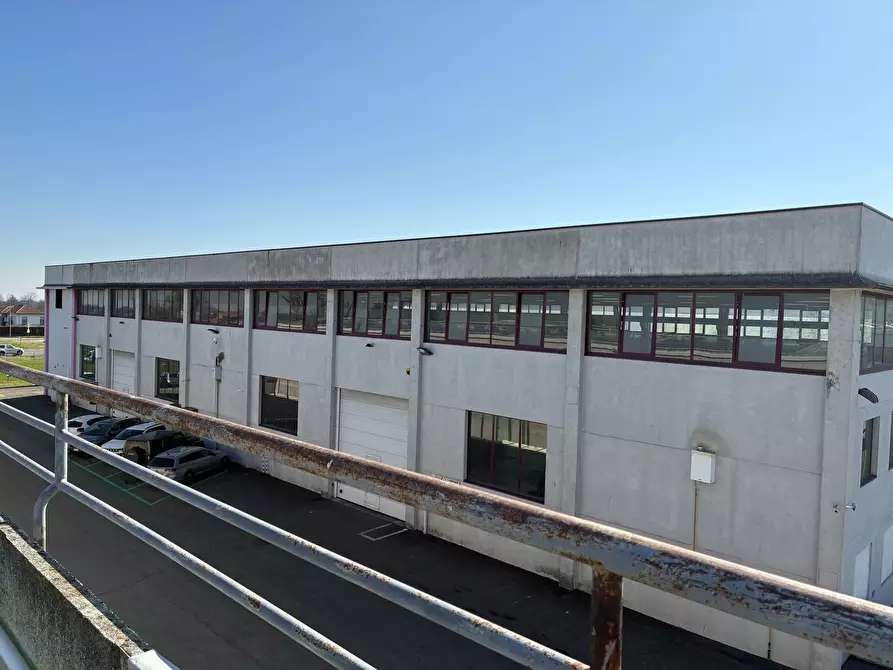 Immagine 4 di Attività artigianale in vendita  a Parma