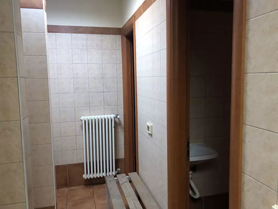 Immagine 16 di Attività artigianale in vendita  a Parma