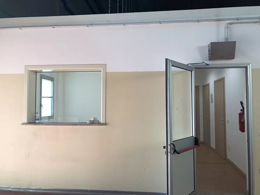 Immagine 5 di Attività artigianale in vendita  a Parma