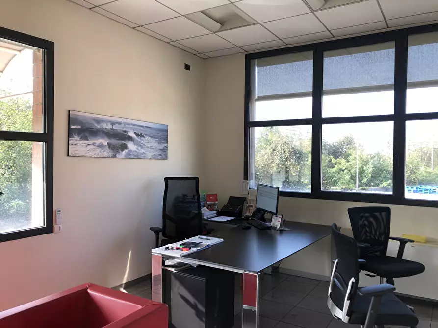 Immagine 4 di Capannone industriale in affitto  a Parma