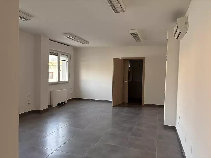 Immagine 7 di Ufficio in affitto  a Parma