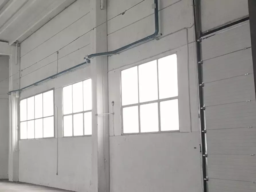 Immagine 4 di Attività artigianale in vendita  a Parma