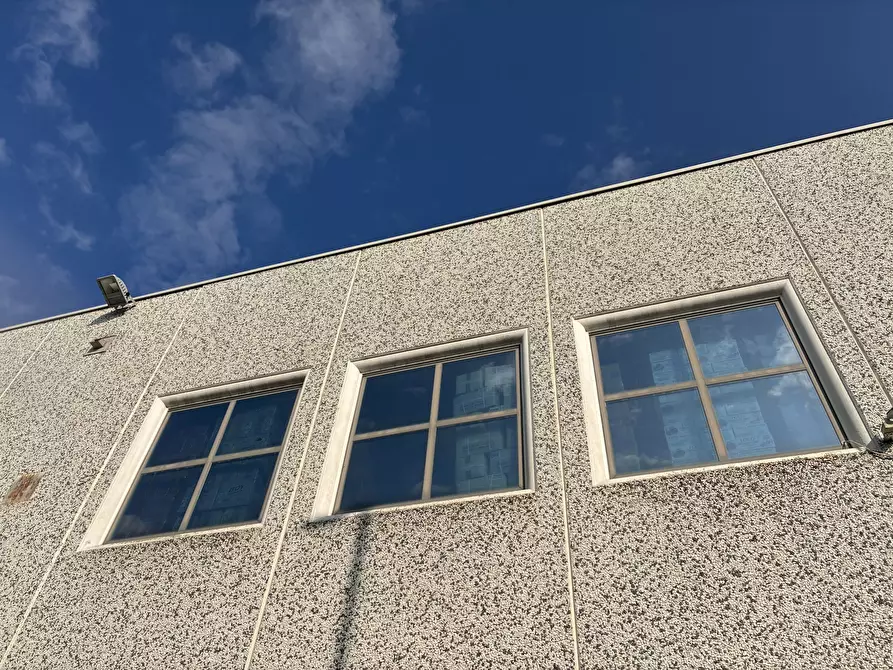 Immagine 6 di Attività artigianale in affitto  a Parma