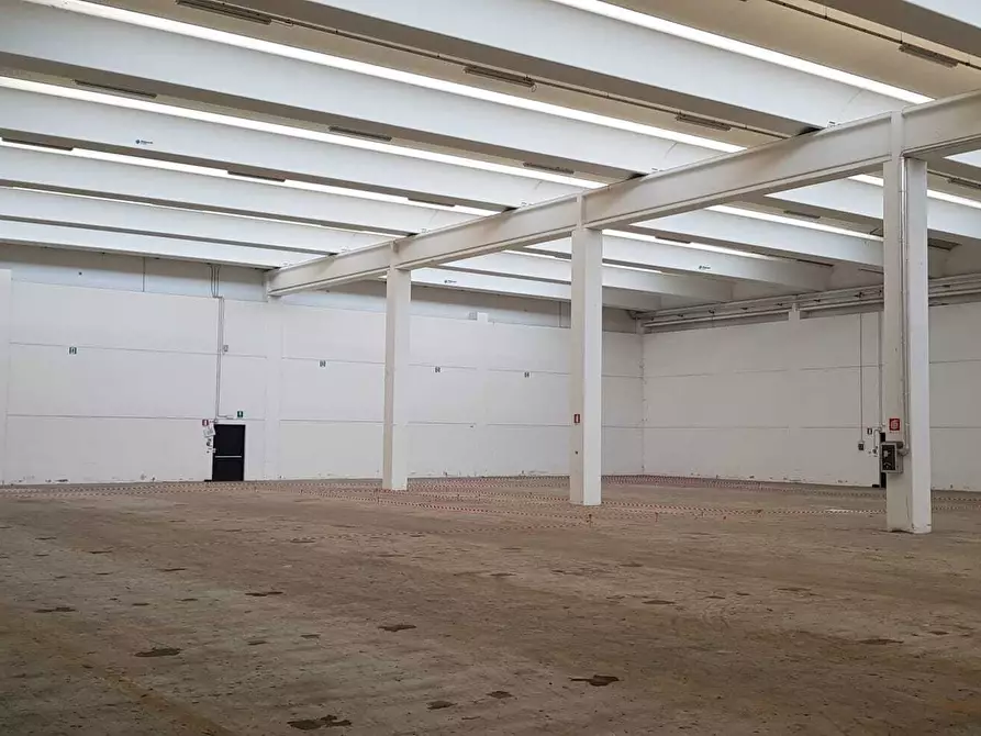 Immagine 7 di Capannone industriale in vendita  a Parma