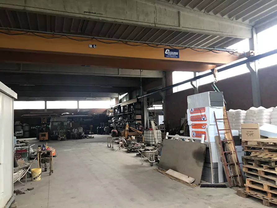 Immagine 5 di Attività artigianale in vendita  a Parma