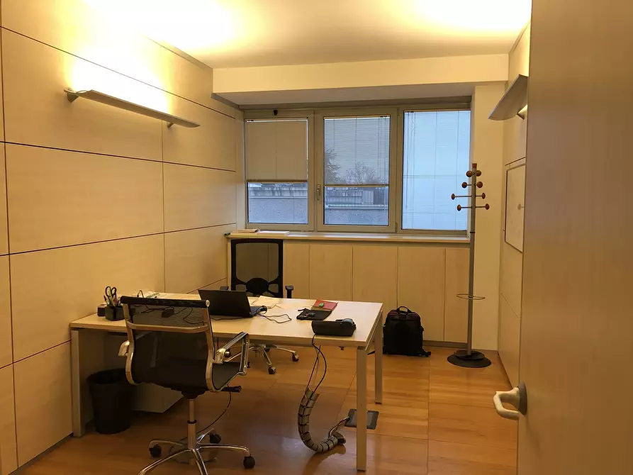 Immagine 9 di Ufficio in affitto  a Parma