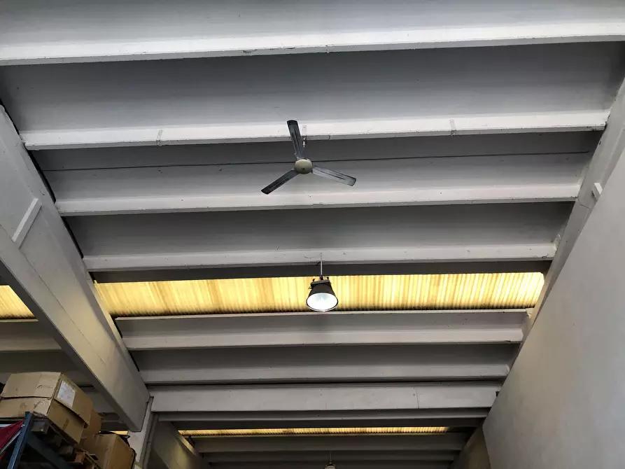 Immagine 13 di Capannone industriale in affitto  a Parma