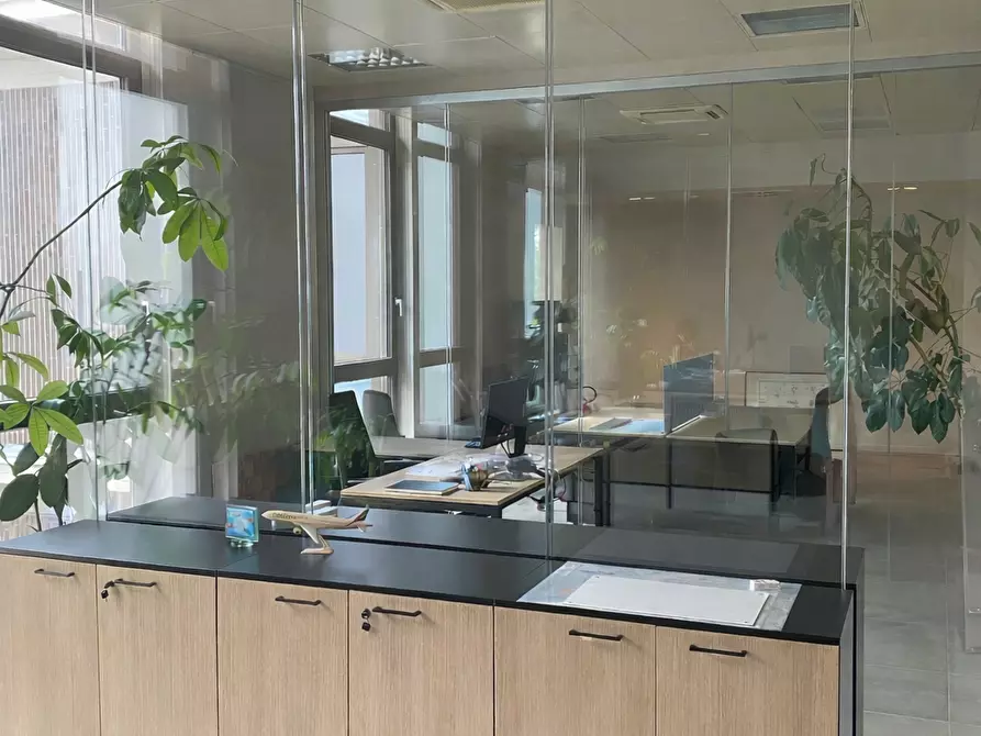 Immagine 8 di Ufficio in vendita  a Parma
