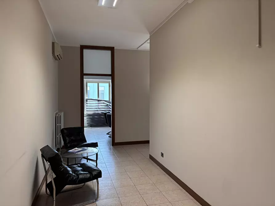 Immagine 15 di Attività artigianale in affitto  a Parma