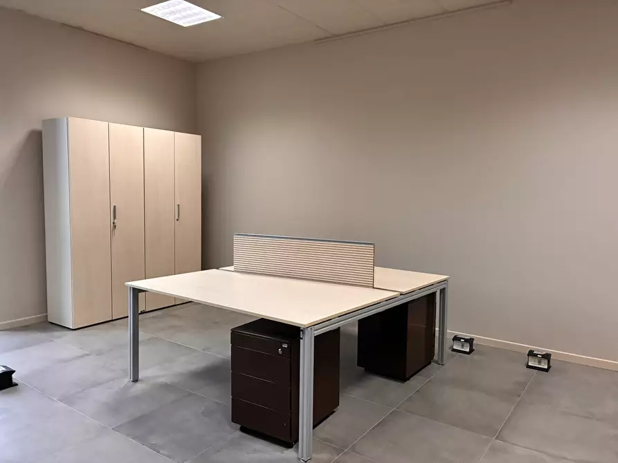 Immagine 9 di Ufficio in vendita  a Parma