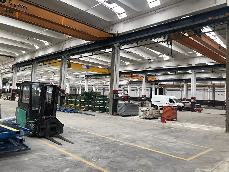 Immagine 13 di Attività artigianale in affitto  a Sorbolo Mezzani