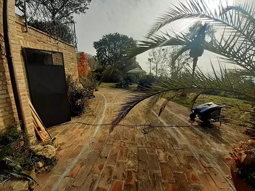 Immagine 31 di Villa in vendita  in VIA chiaravallese a Osimo