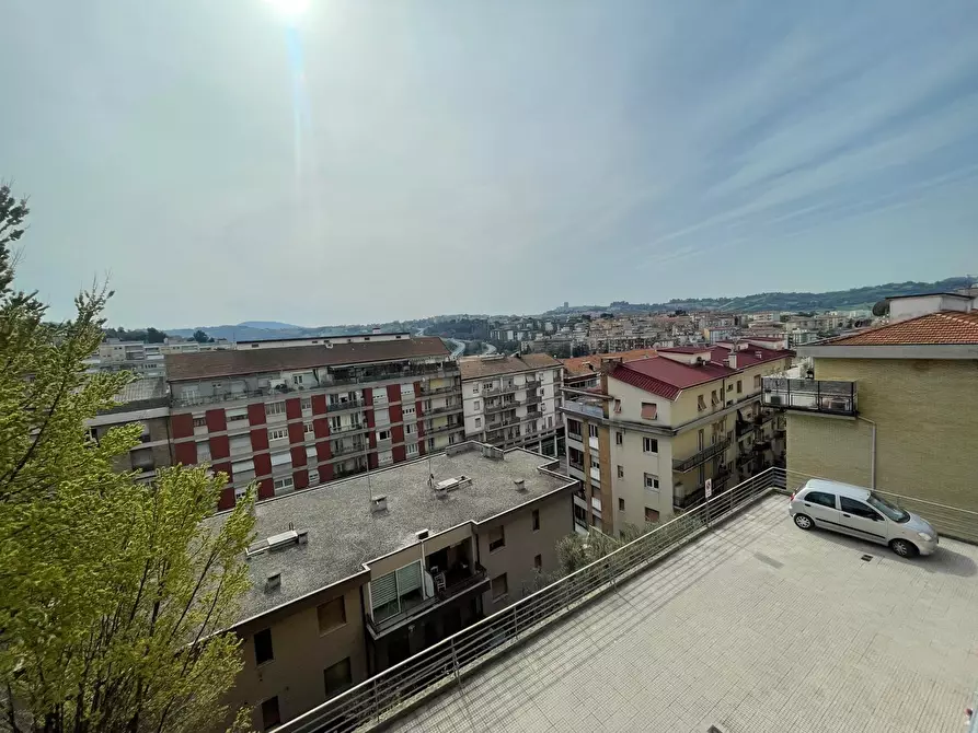 Immagine 5 di Trilocale in vendita  in Via Tiziano a Ancona