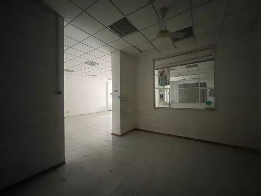 Immagine 3 di Locale commerciale in vendita  in Via Conca a Ancona