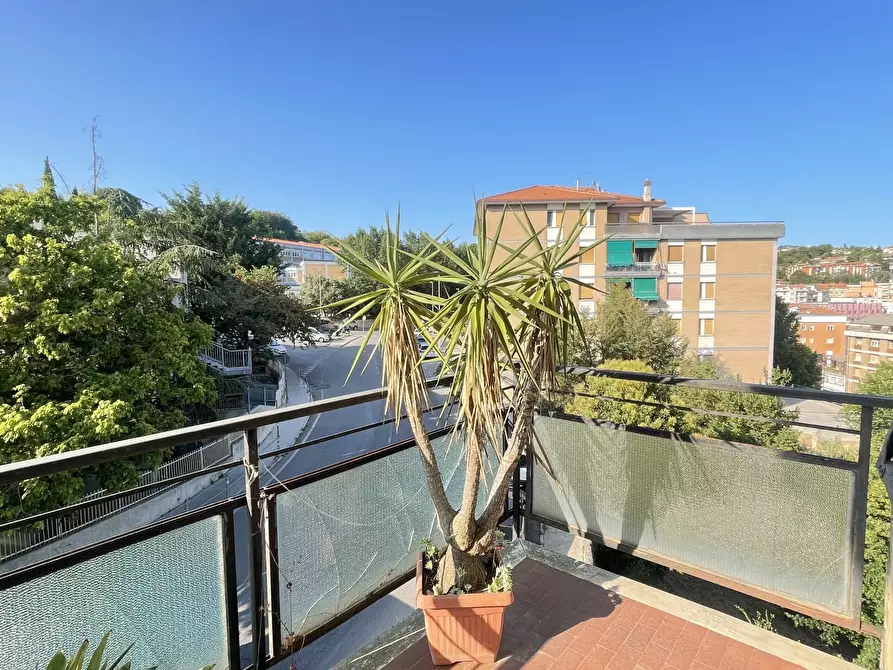 Trilocale in vendita in Via Tiziano 77 a Ancona