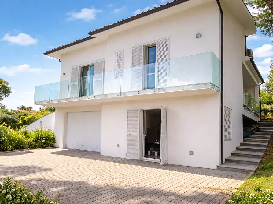 Immagine 3 di Villa in vendita  in Via Ischia a Numana