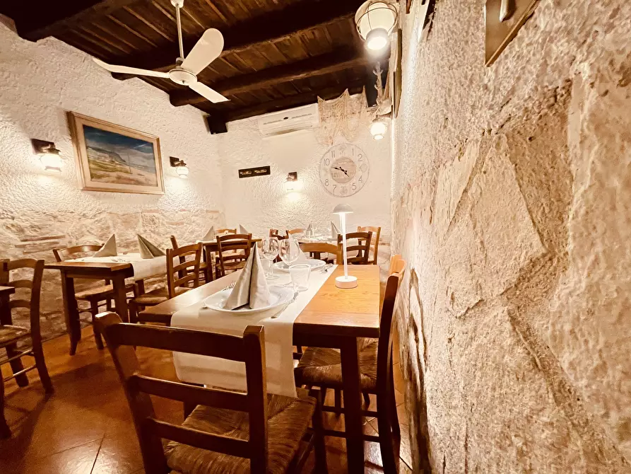 Immagine 20 di Bar / Ristorante in vendita  in Via Enrico Cialdini a Sirolo