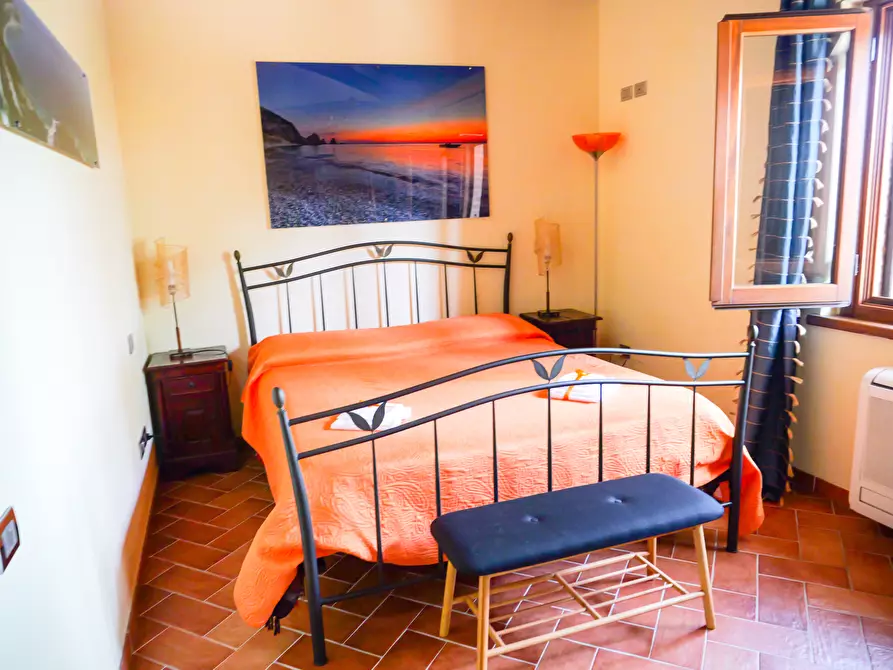 Immagine 69 di Villa in vendita  in VIA CHIARAVALLESE a Osimo