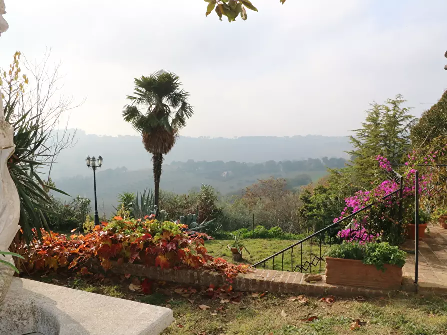 Immagine 3 di Villa in vendita  in VIA chiaravallese a Osimo