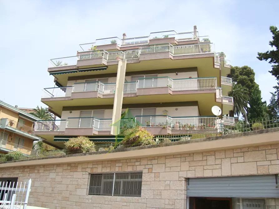 Immagine 19 di Trilocale in affitto  in Via Vallarino 78 a San Remo