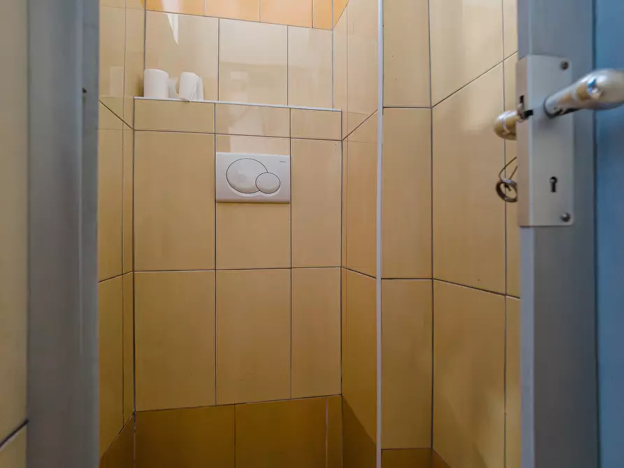 Immagine 12 di Laboratorio in vendita  in Via Magenta a Torino