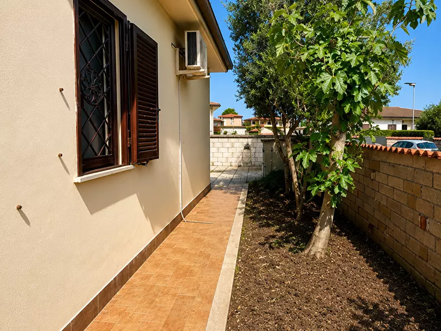 Immagine 15 di Casa bifamiliare in vendita  in Via del Triangolo 8 a Anzio