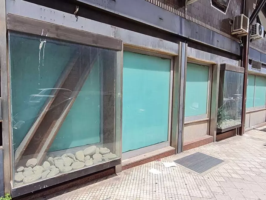 Immagine 4 di Locale commerciale in vendita  in Via dei Mille 249 a Messina