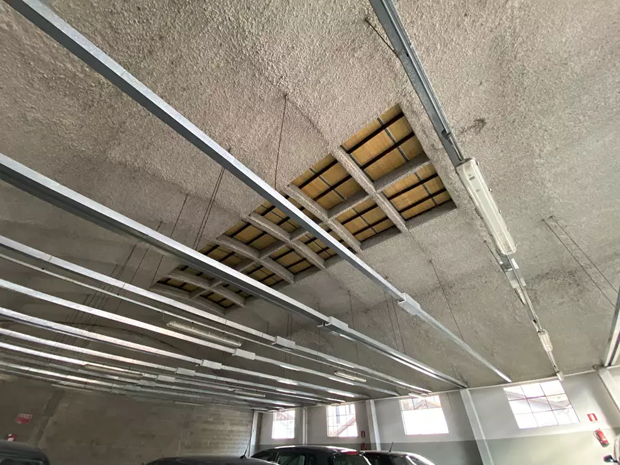 Immagine 6 di Capannone industriale in vendita  a Como