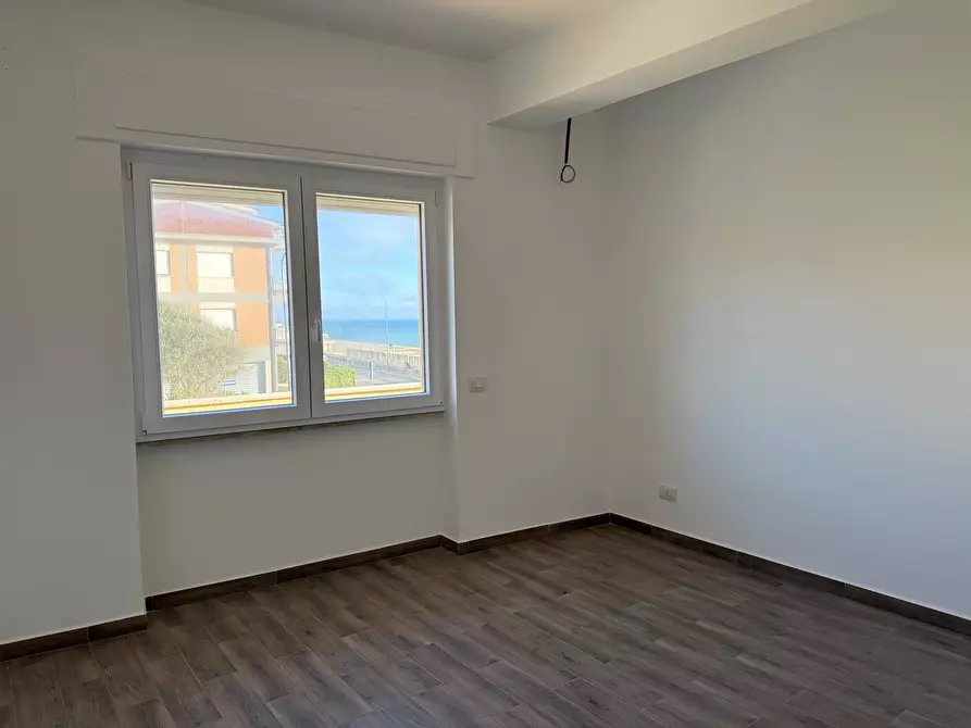 Immagine 10 di Bilocale in vendita  in Viale Virgilio 42 a Anzio