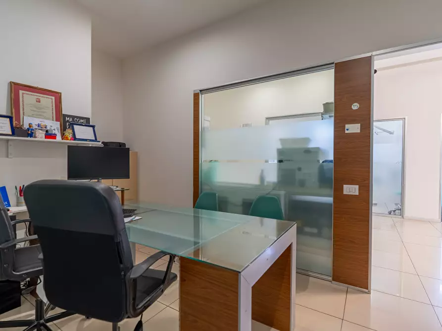 Immagine 6 di Ufficio in vendita  in Viale G. Leopardi 134 a Lecce