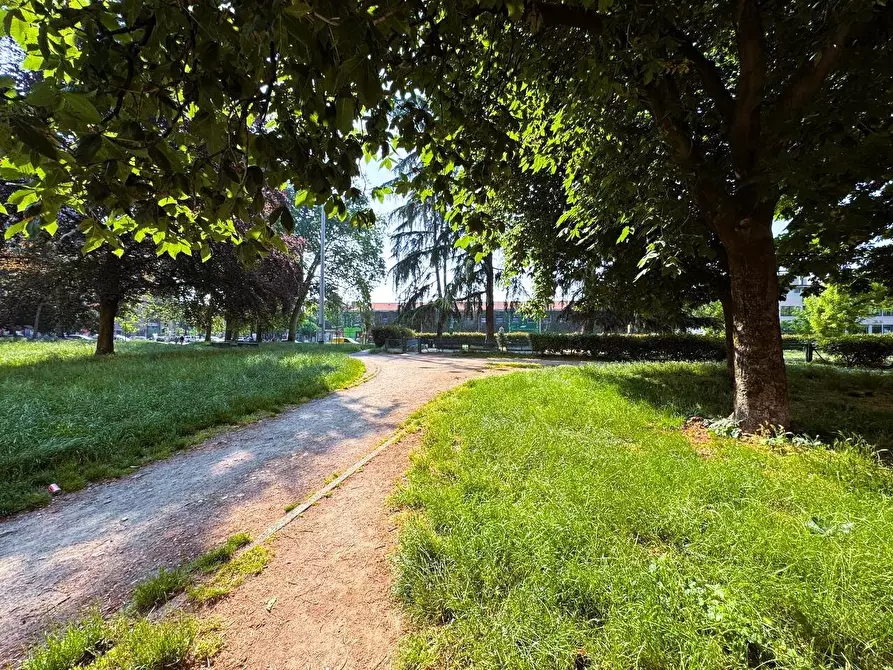 Immagine 28 di Appartamento in vendita  in Via Dei Tulipani 1 a Milano